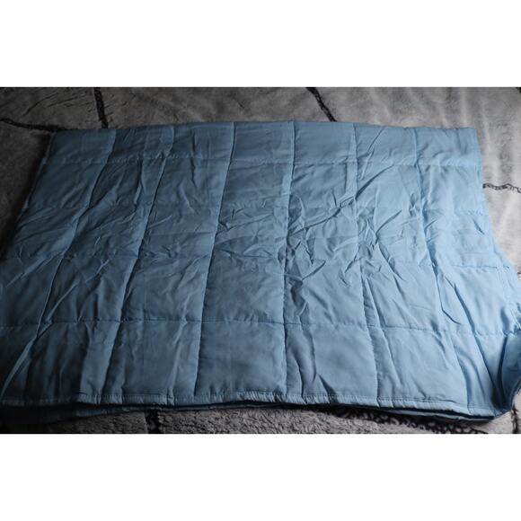CuteKing Light Blue 5 Pound Weighted Blanket 36" x 48" in Package - Picture 7 of 8